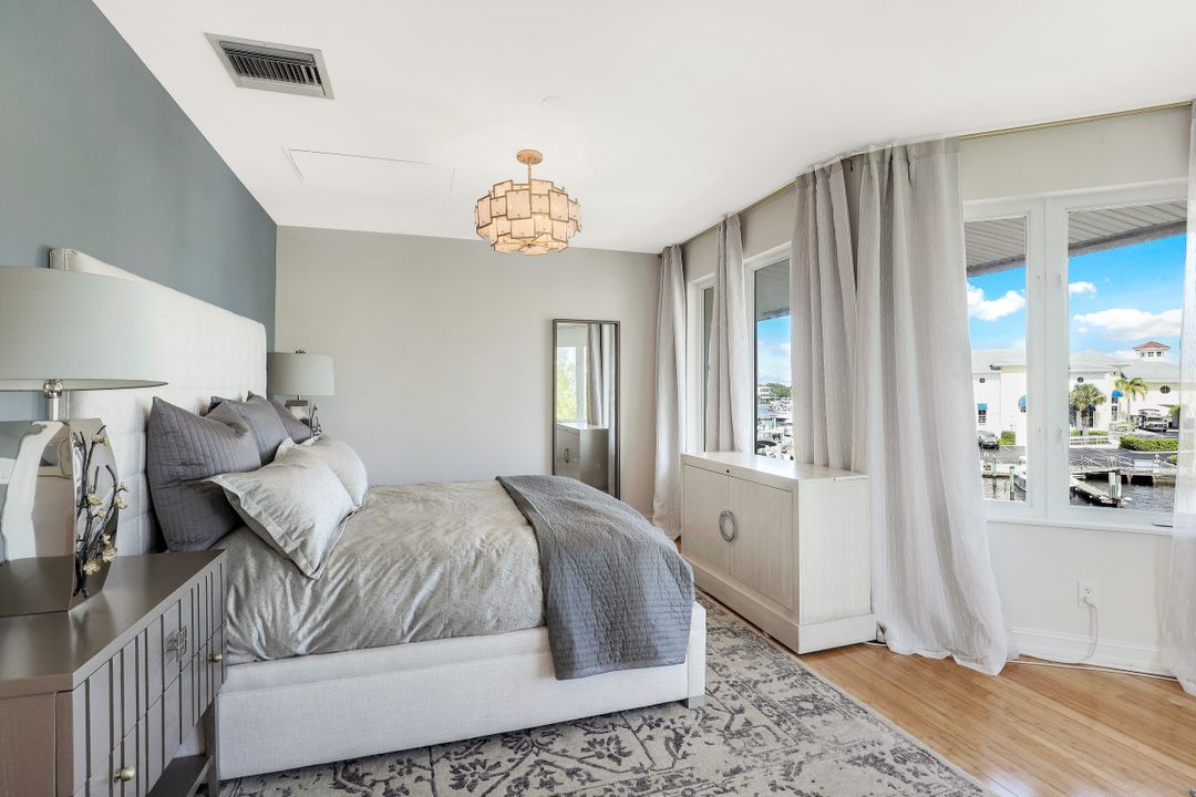 1305 Curlew Ave, Naples, FL 34102