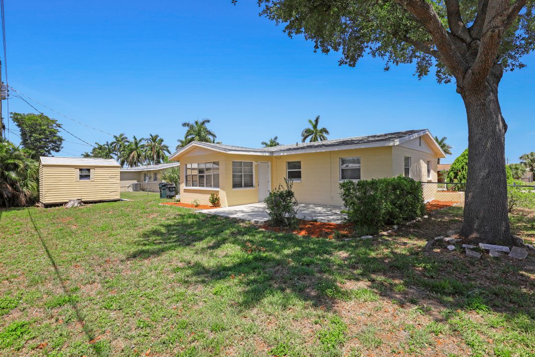 1442 Byron Rd, Fort Myers, FL 33919