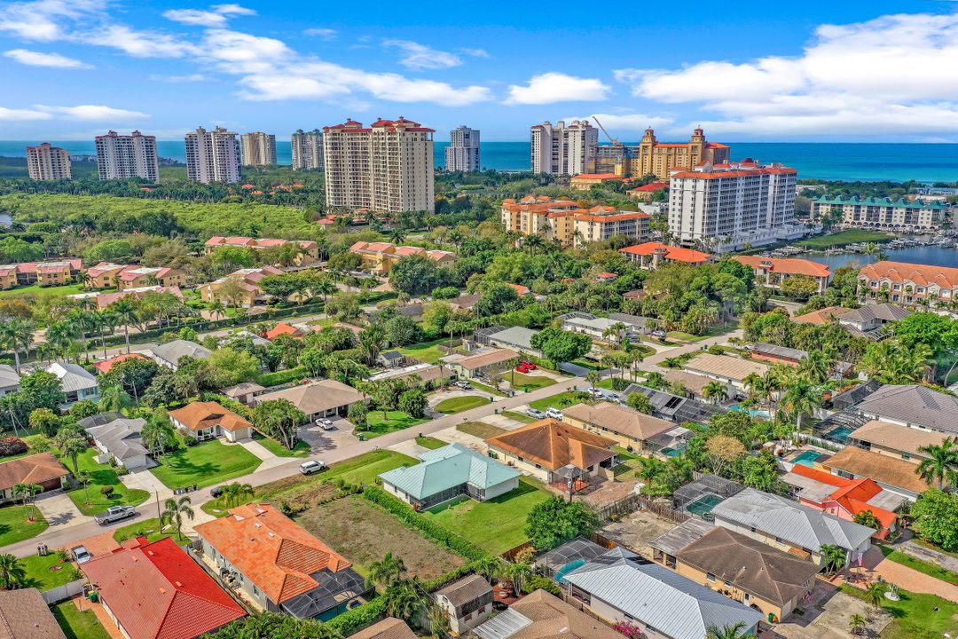 541 92nd Ave N, Naples, FL 34108