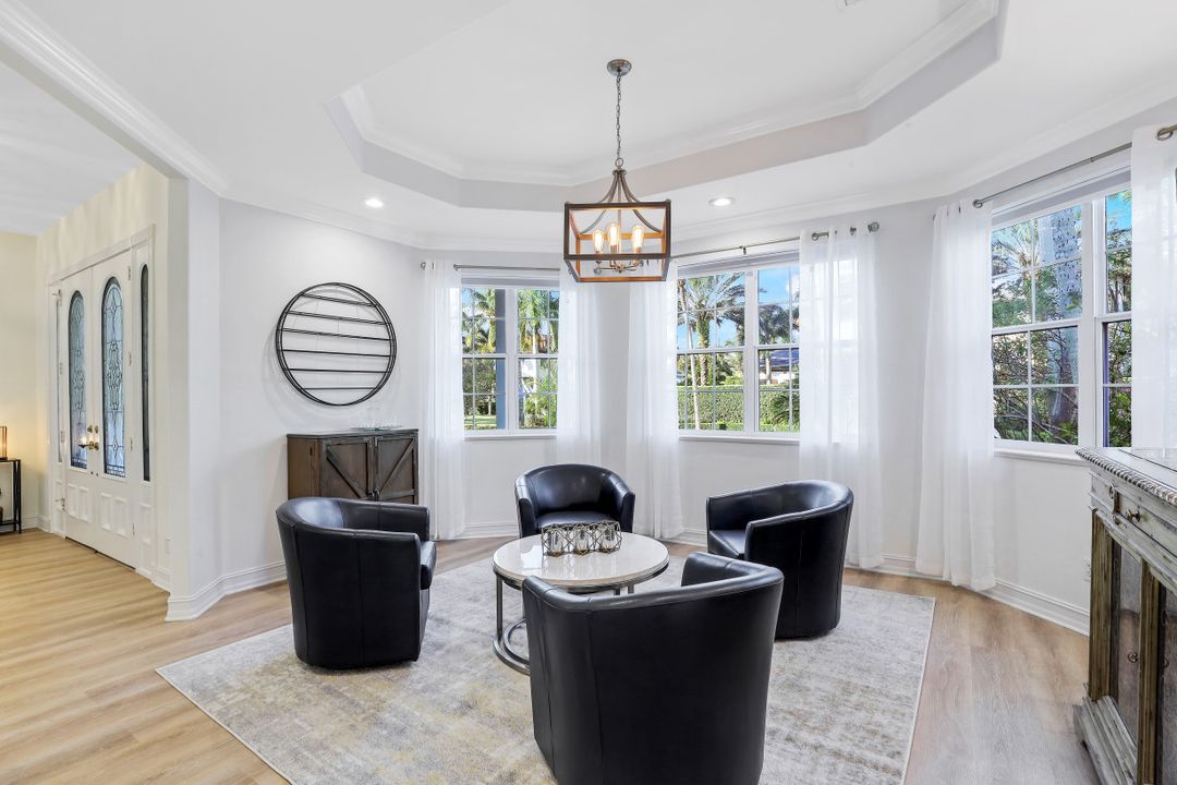 160 3rd St N, Naples, FL 34102