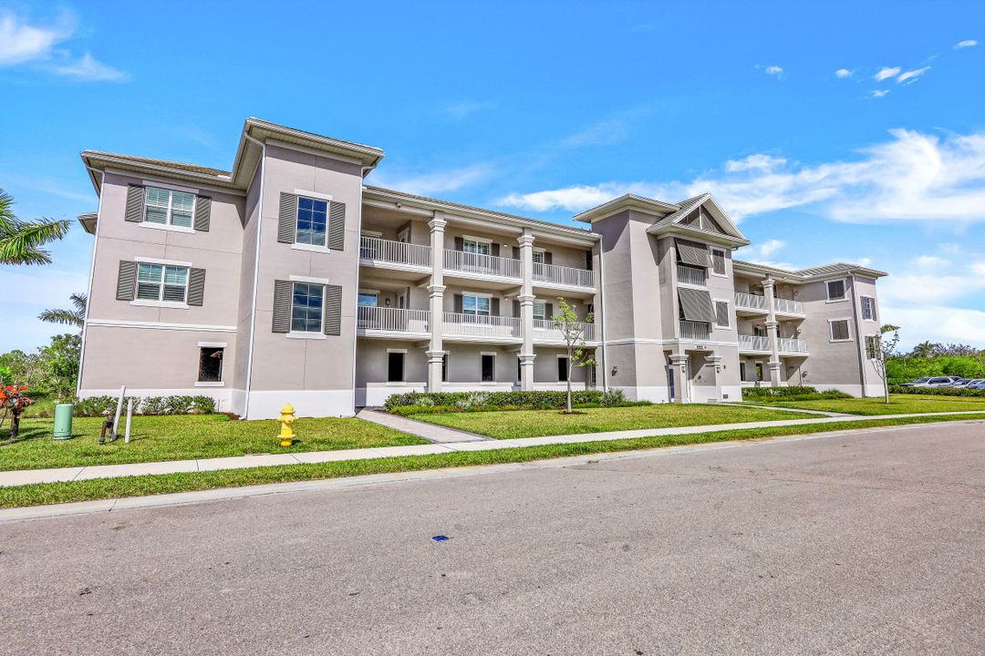 164 Indies Dr East #106, Naples, FL