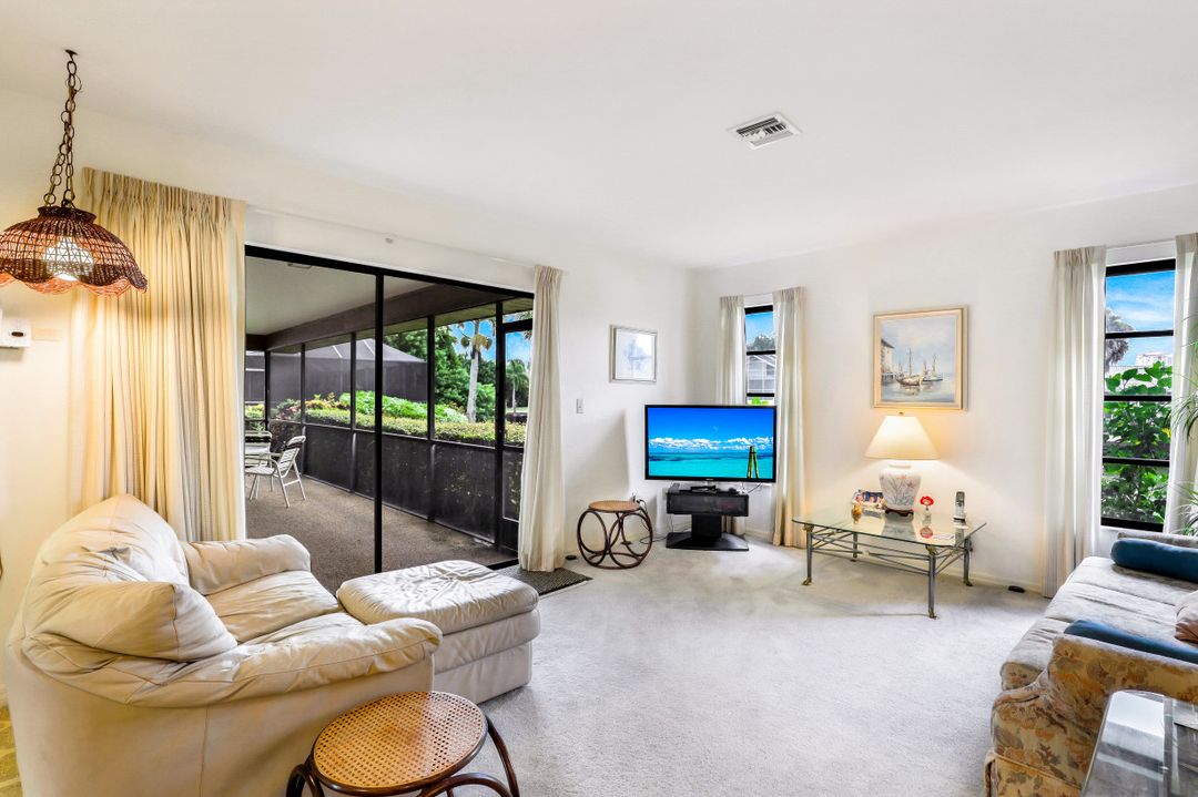 466 Tradewinds Ave, Naples, FL 34108