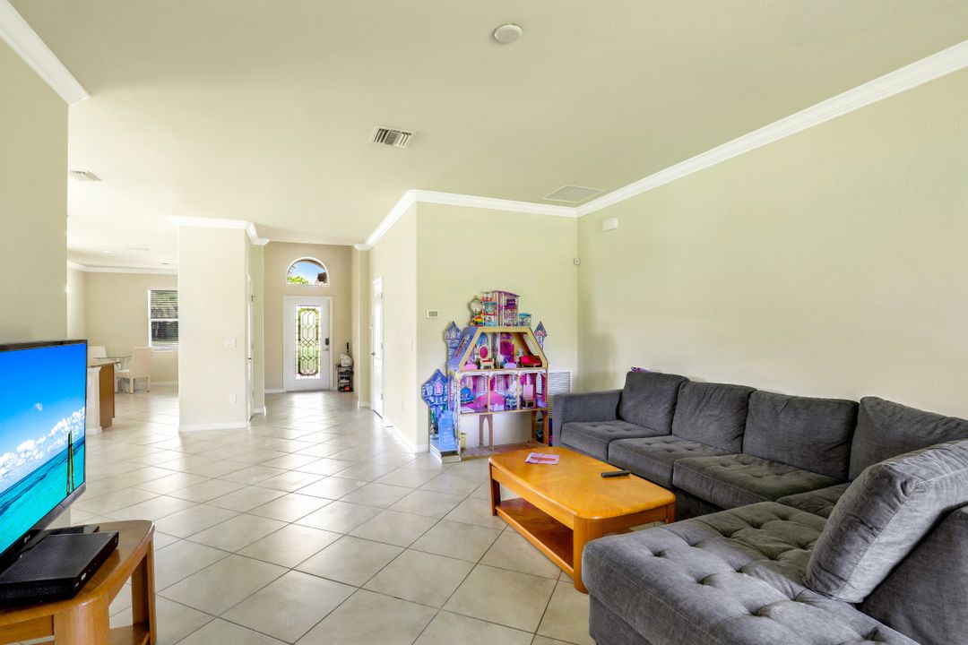 3401 Dandolo Cir, Cape Coral, FL 33909