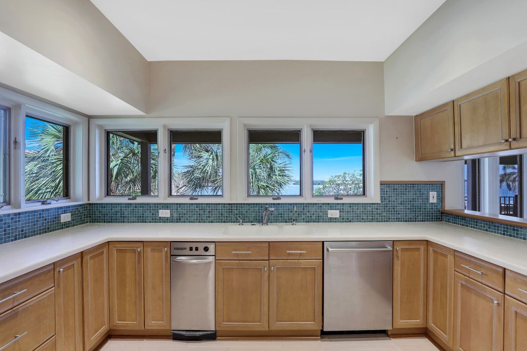 1011 Pettit Ct, Marco Island, FL 34145