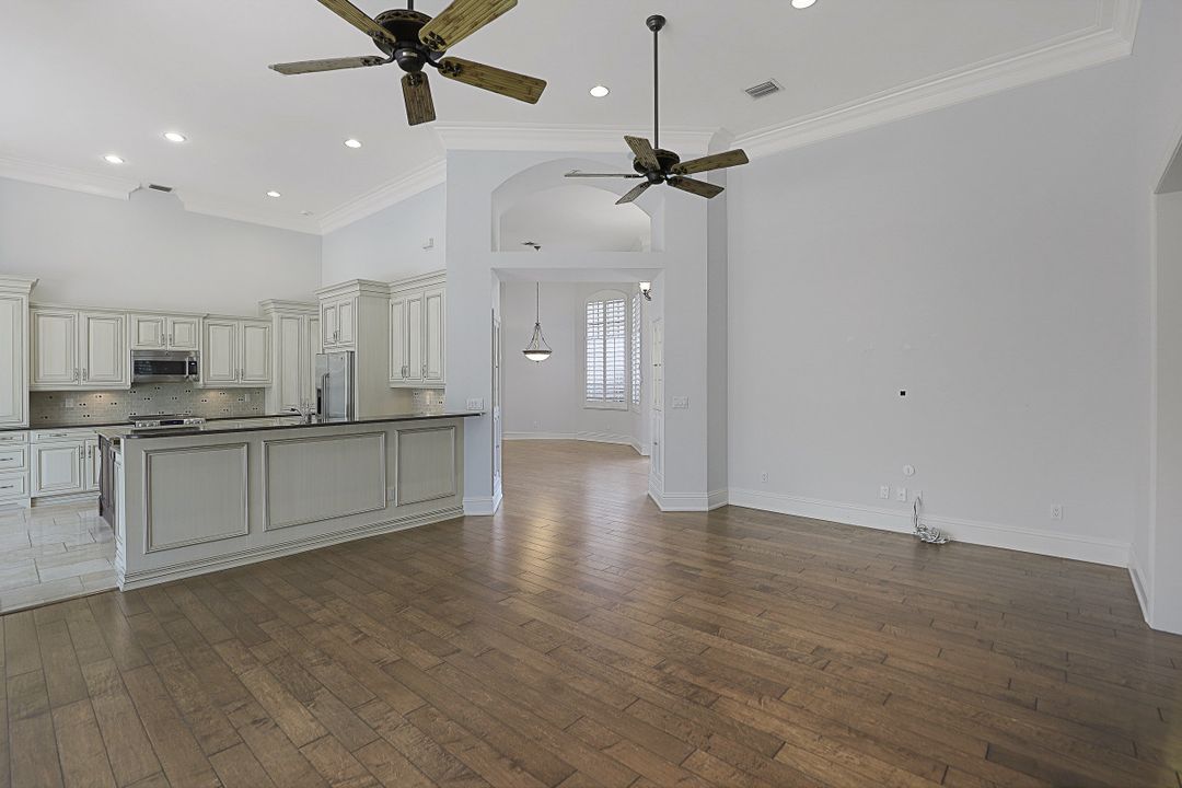 1905 Fairfax Cir, Naples, FL 34109