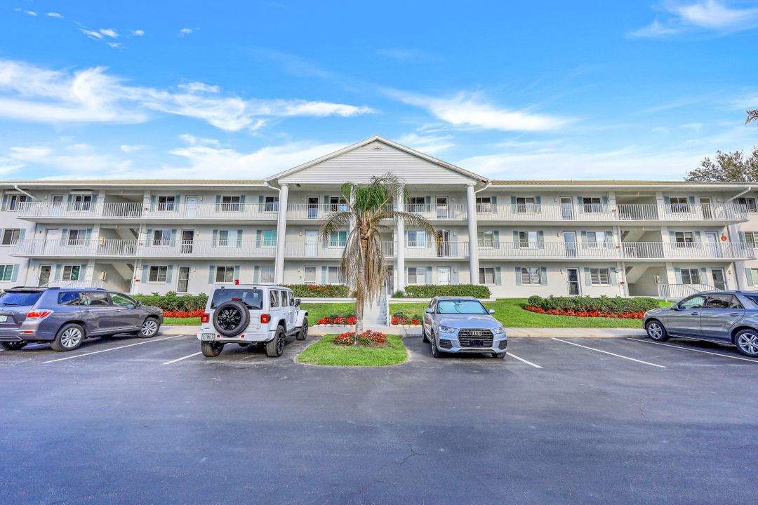 10684 Gulf Shore Dr, Naples, FL 34108