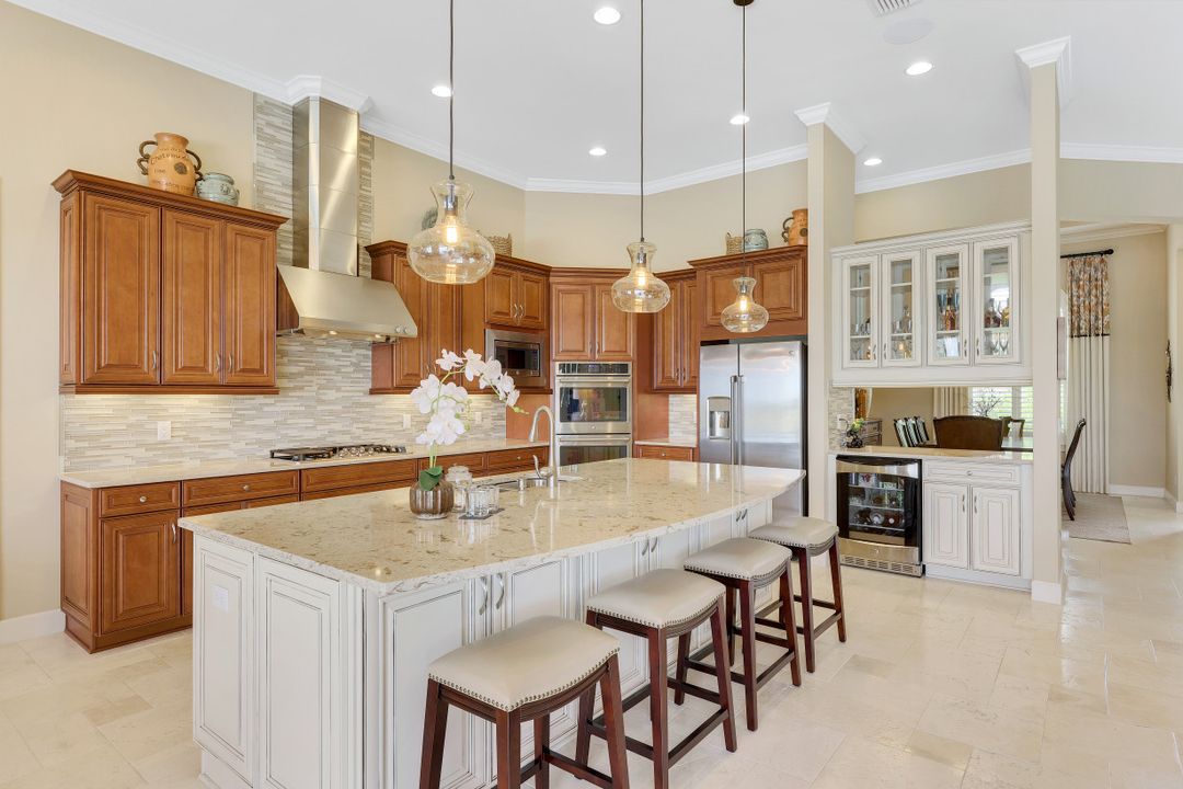 9004 Sorreno Ct, Naples, FL 34119