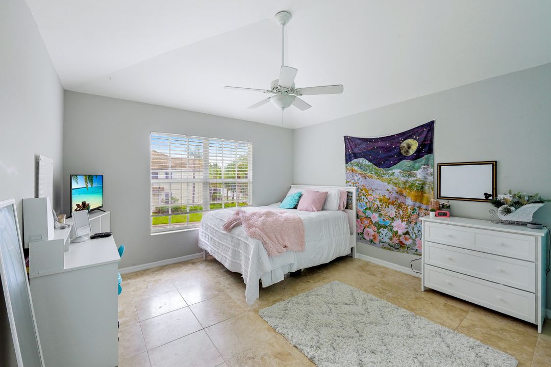 1084 Hampton Cir, Naples, FL 34105