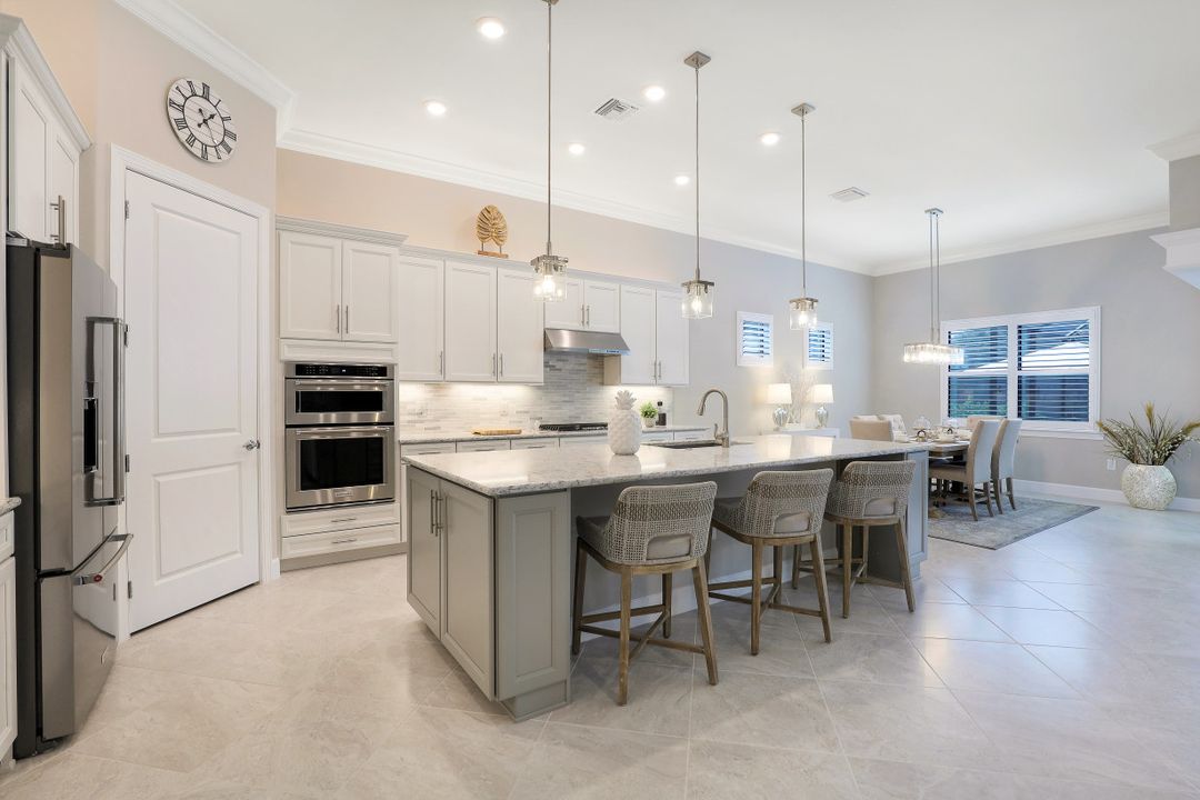 9483 Greyhawk Trl, Naples, FL 34120