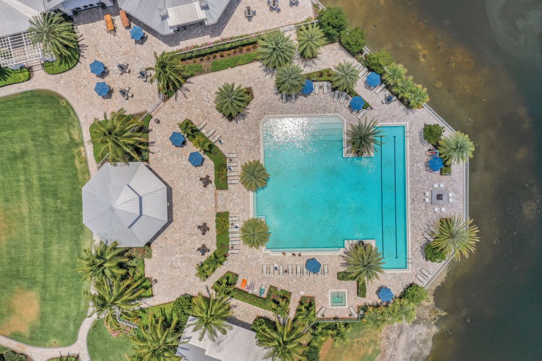 9610 Everglades Dr, Naples, FL 34120