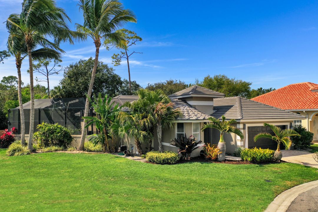 2892 Coco Lakes Pl, Naples, FL 34105