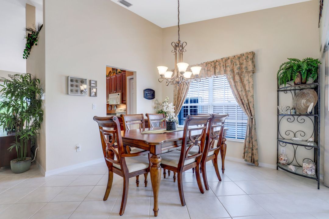 5610 Sherborn Dr #202, Naples, FL 34110