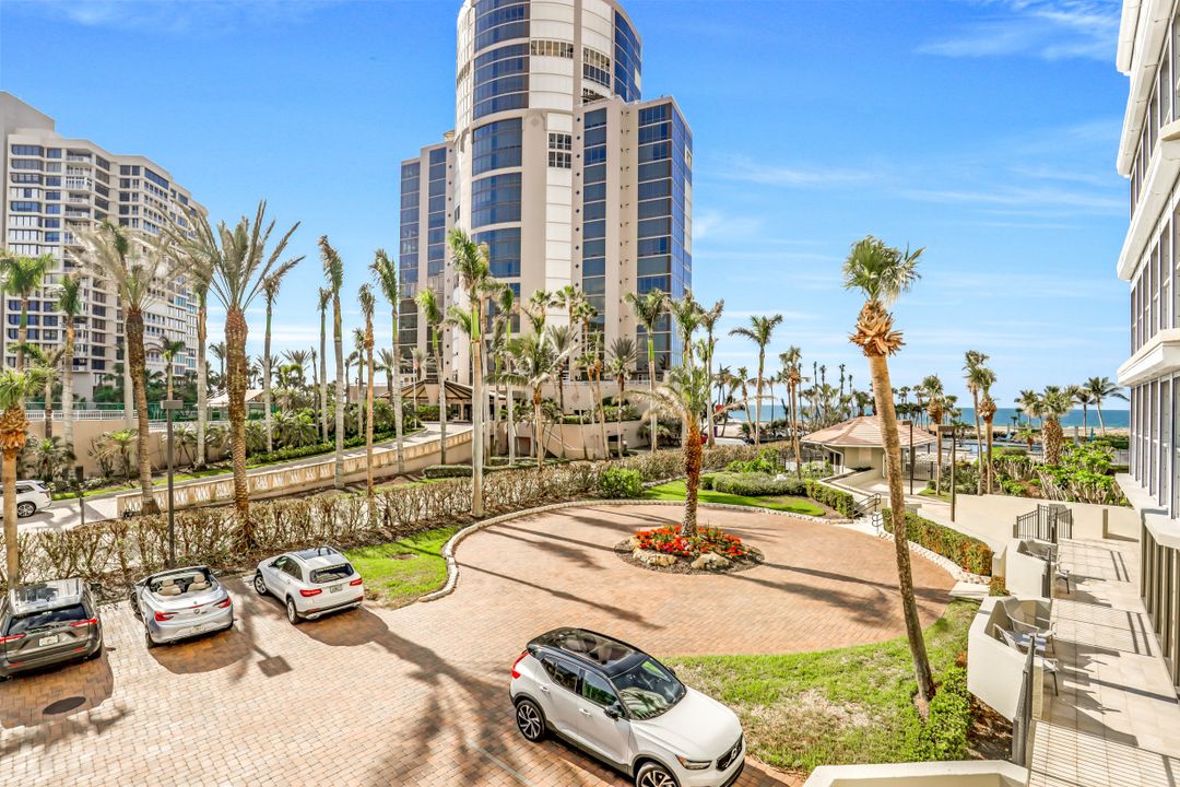 4401 Gulf Shore Blvd N #D-207, Naples, FL 34103