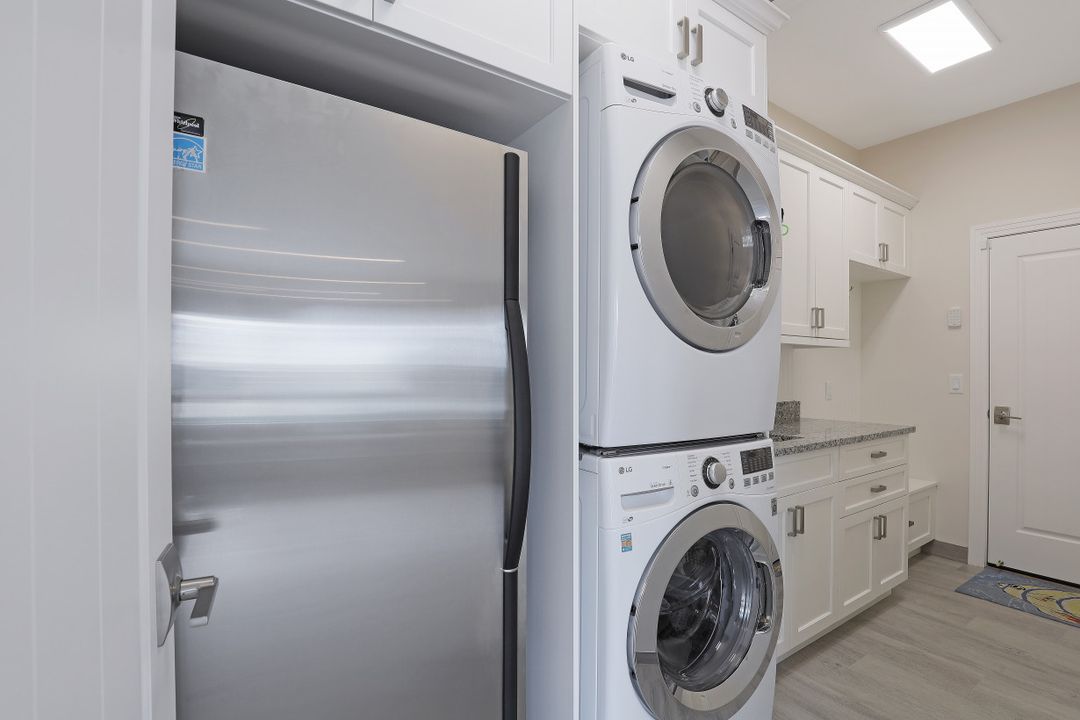 470 Maunder Ct, Marco Island, FL 34145