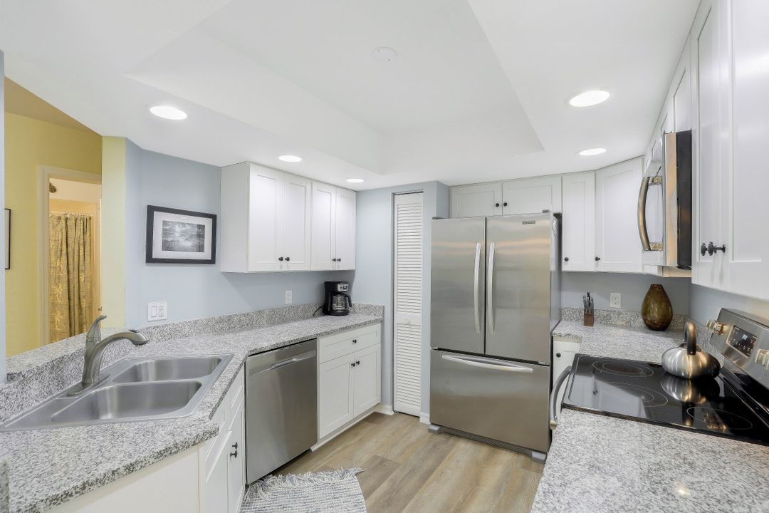 666 Wiggins Bay Dr #B-24, Naples, FL 34110