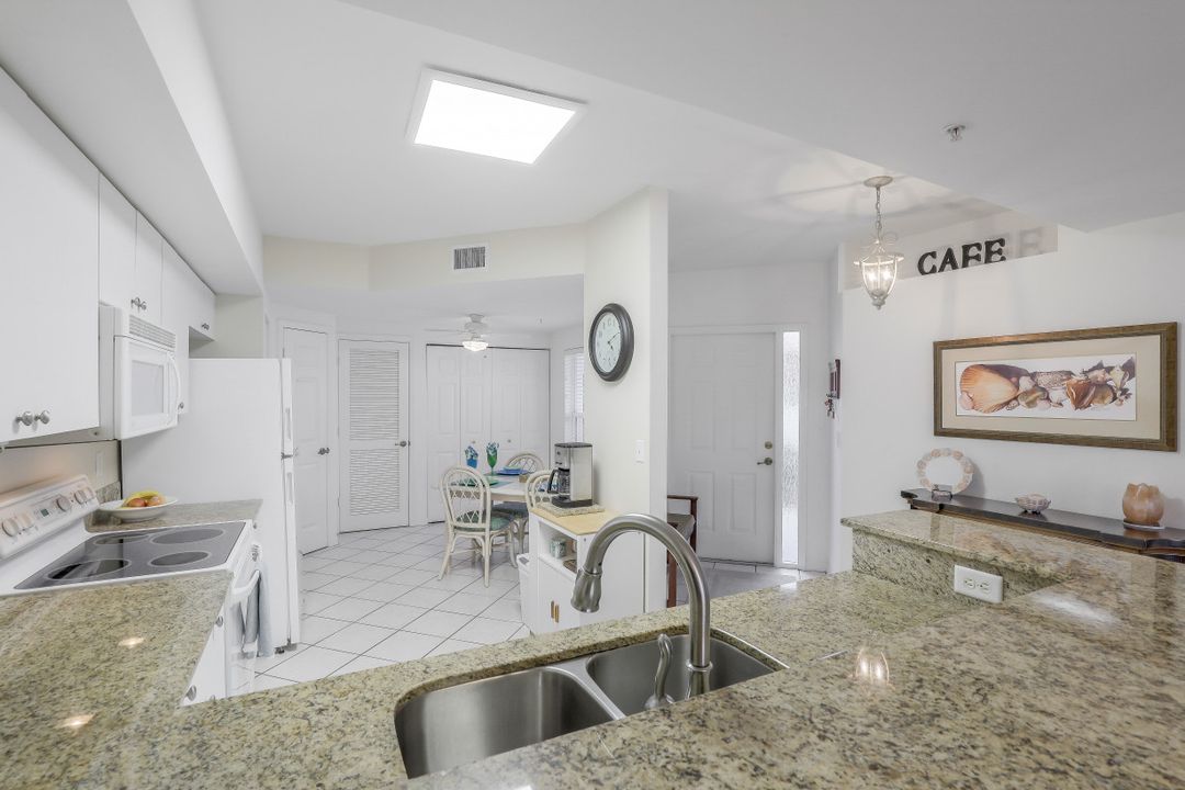 5060 Cedar Springs Dr #102, Naples, FL 34110