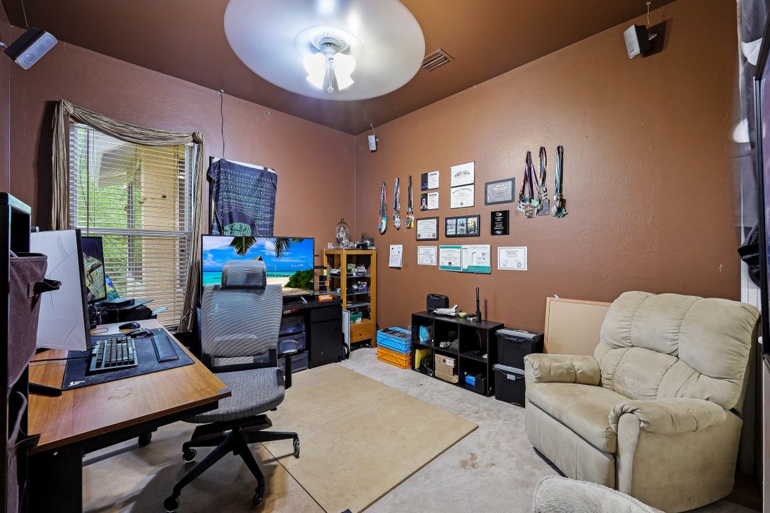 6881 Bottlebrush Ln, Naples, FL 34109