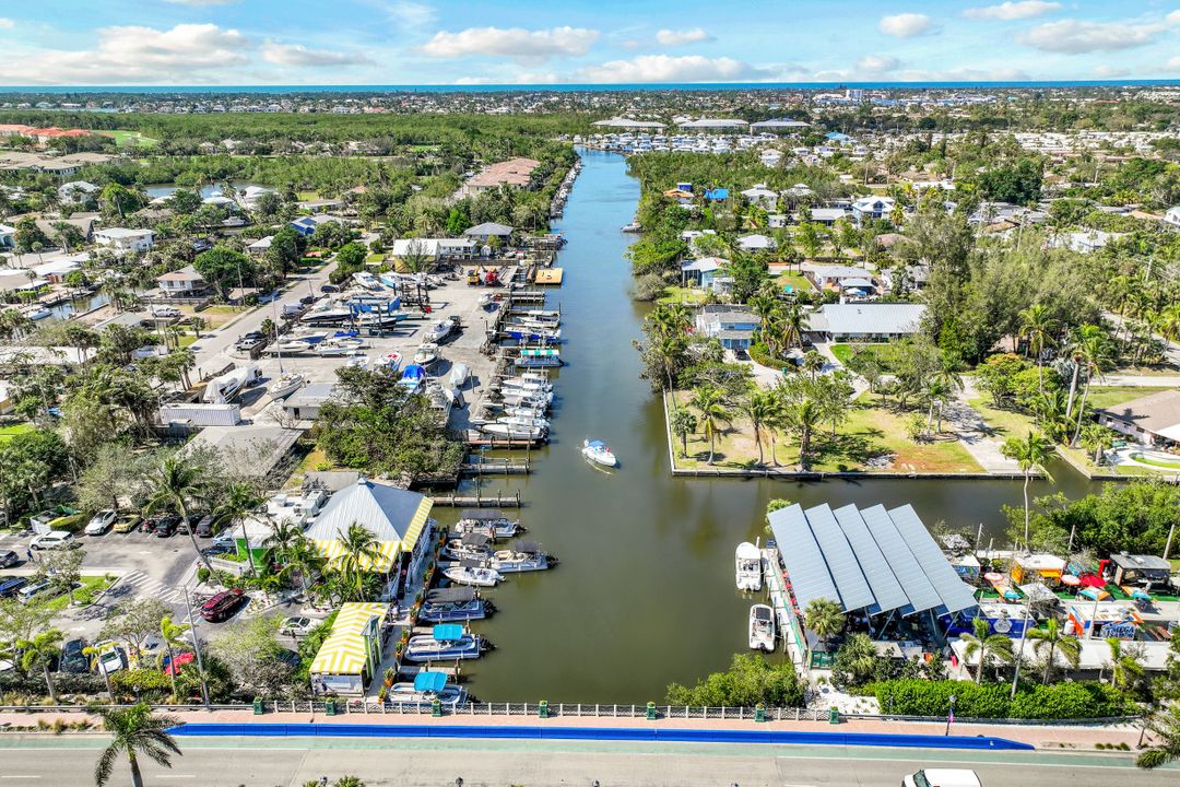 2631 Shoreview Dr, Naples, FL 34112