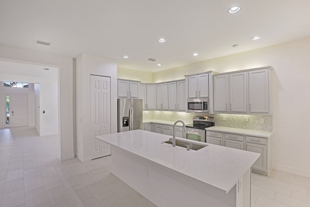 3171 Pacific Dr, Naples, FL 34119