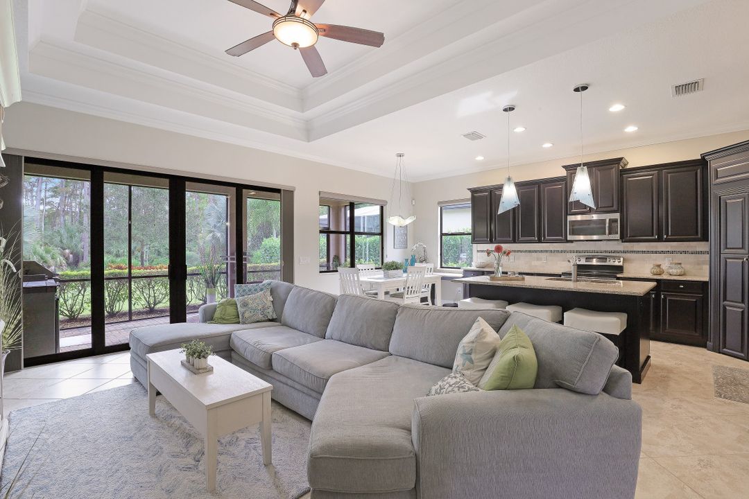 9367 Isla Bella Cir, Bonita Springs, FL 34135