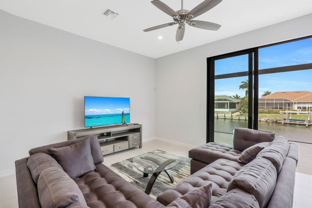 782 Saturn Ct, Marco Island, FL 34145