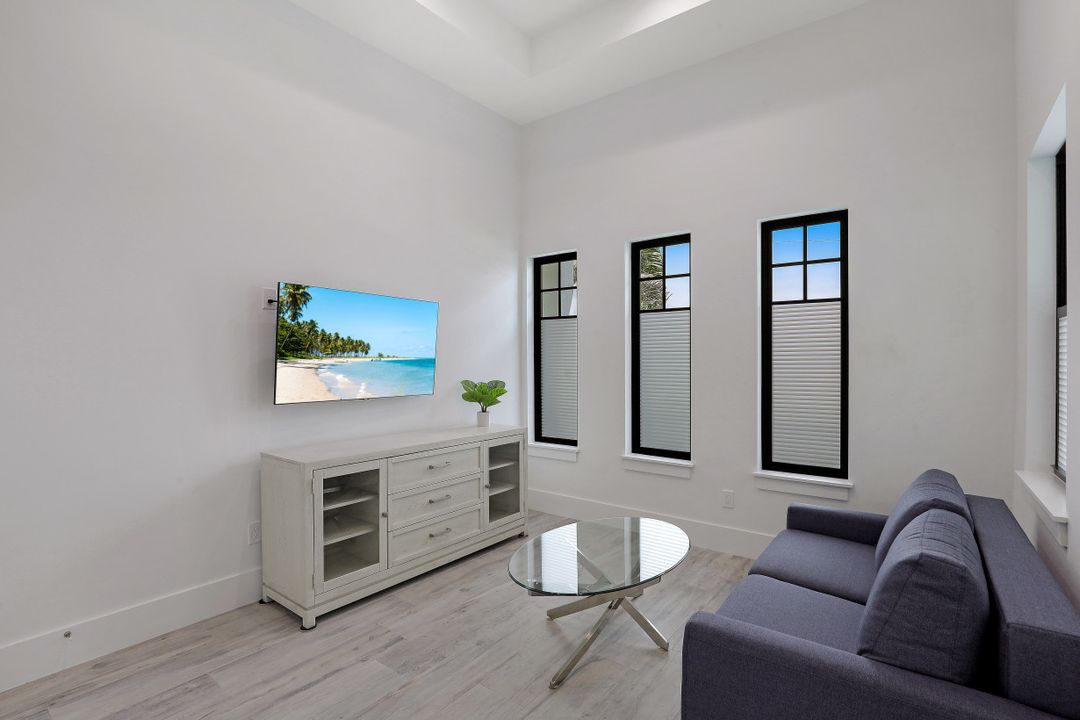 670 Amber Dr, Marco Island, FL 34145