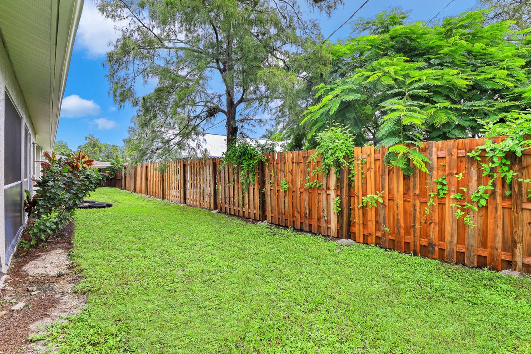 206 Kirtland Dr, Naples, FL 34110