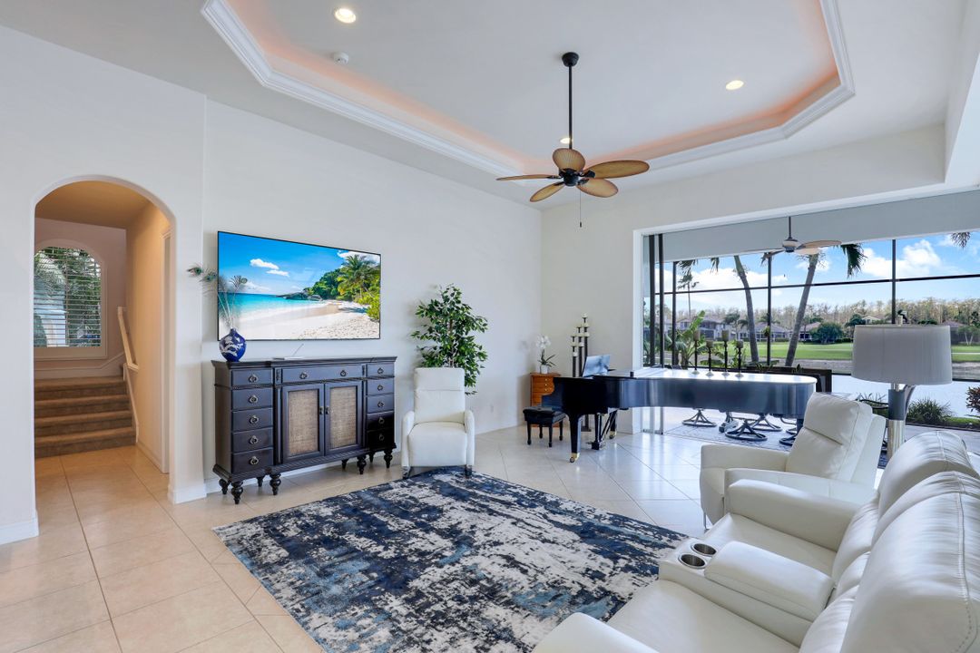 5958 Amberwood Dr, Naples, FL 34110