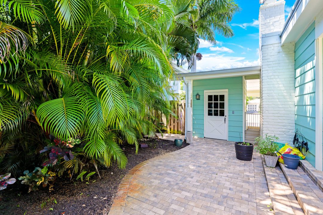 1204 Diana Ave, Naples, FL 34103