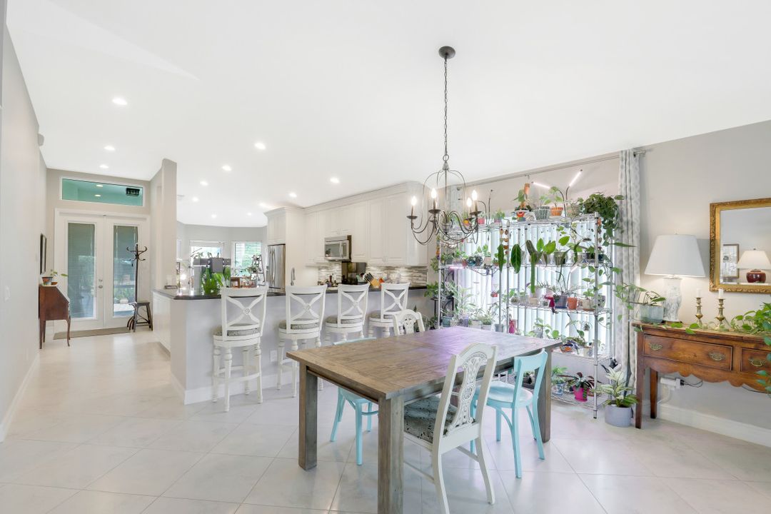 768 101st Ave N, Naples, FL 34108