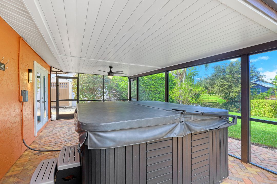 989 E Valley Dr, Bonita Springs, FL 34134