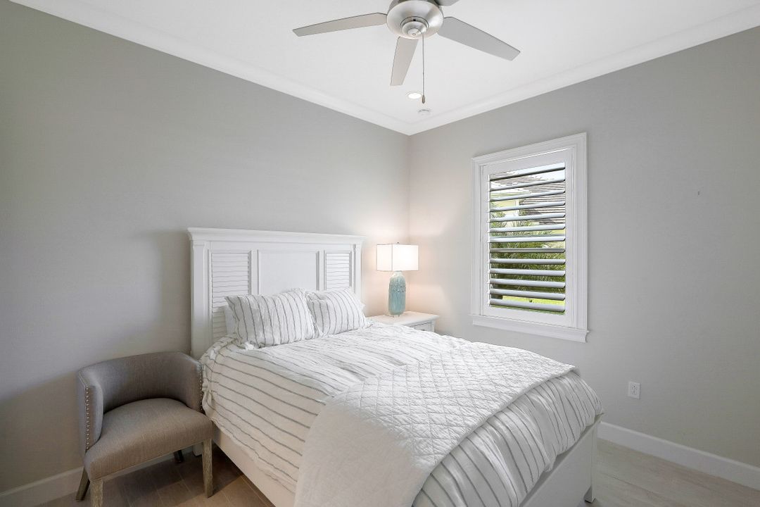 7075 Dominica Dr, Naples, FL 34113