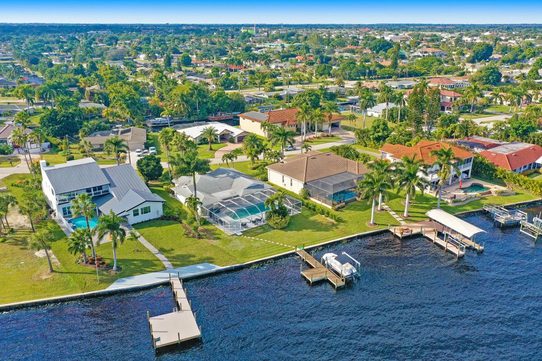 5261 Nautilus Dr, Cape Coral, FL 33904