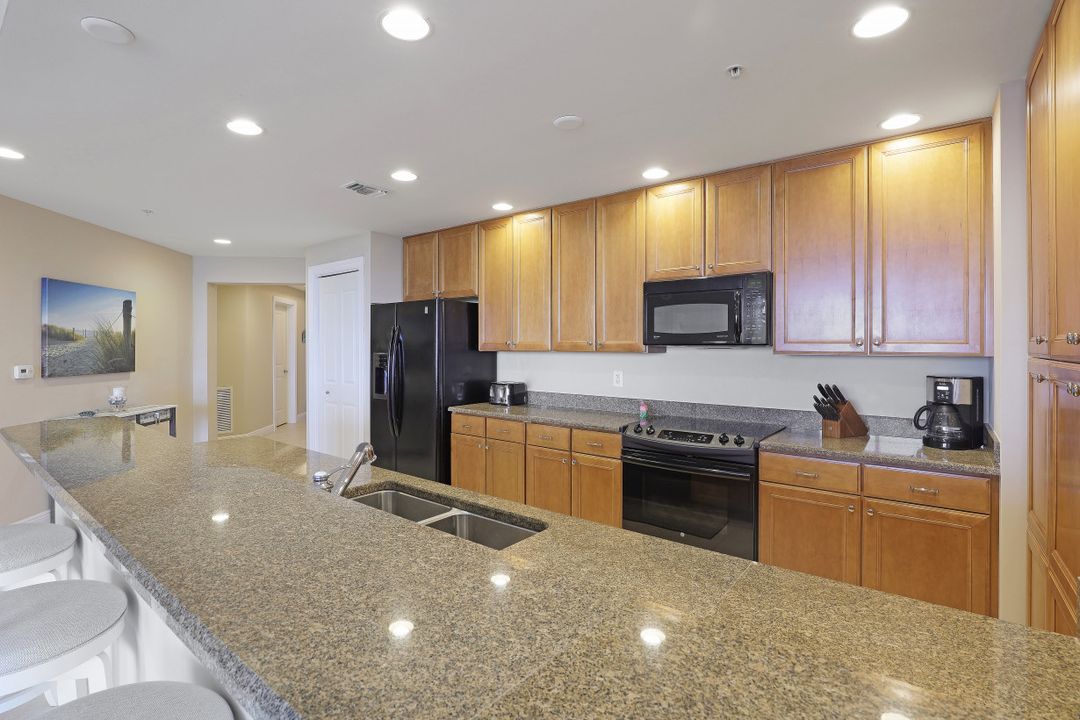 5793 Cape Harbour Dr #912, Cape Coral, FL 33914