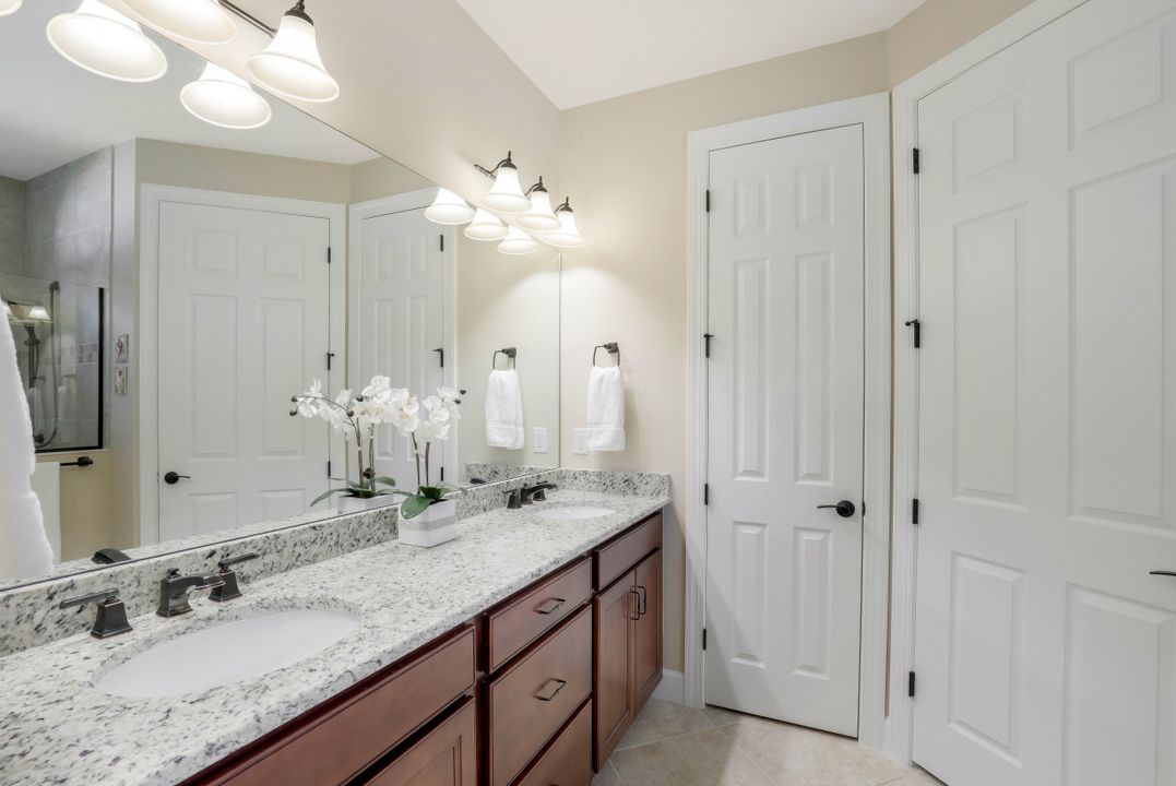 9374 Greyhawk Trl, Naples, FL 34120