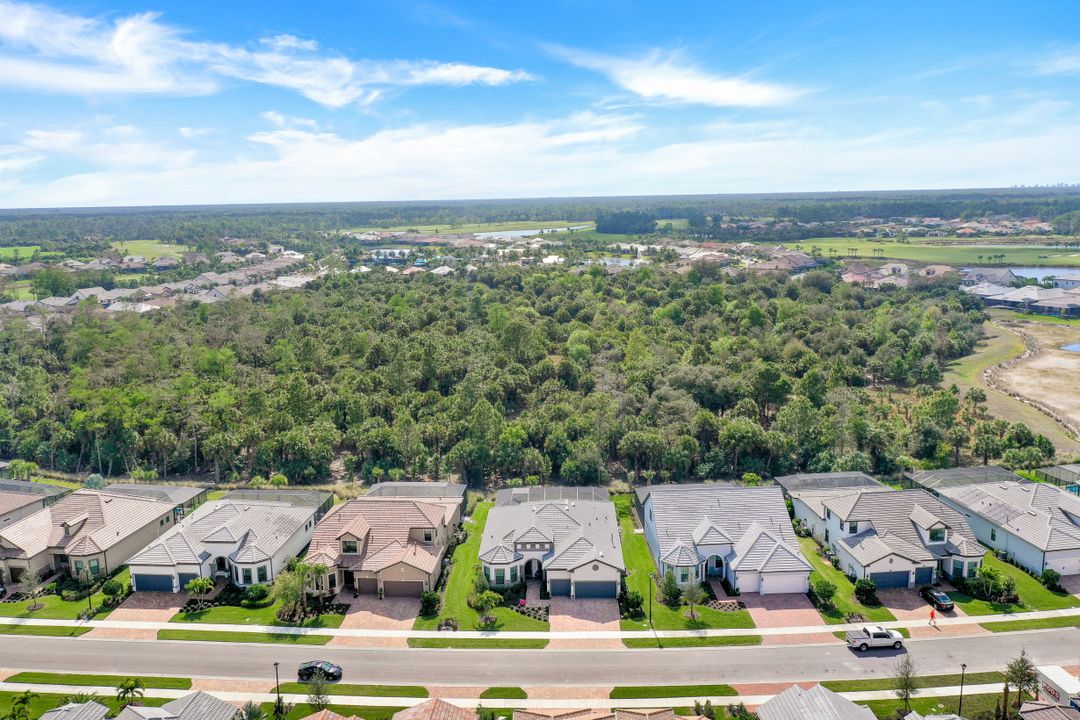 9483 Greyhawk Trl, Naples, FL 34120