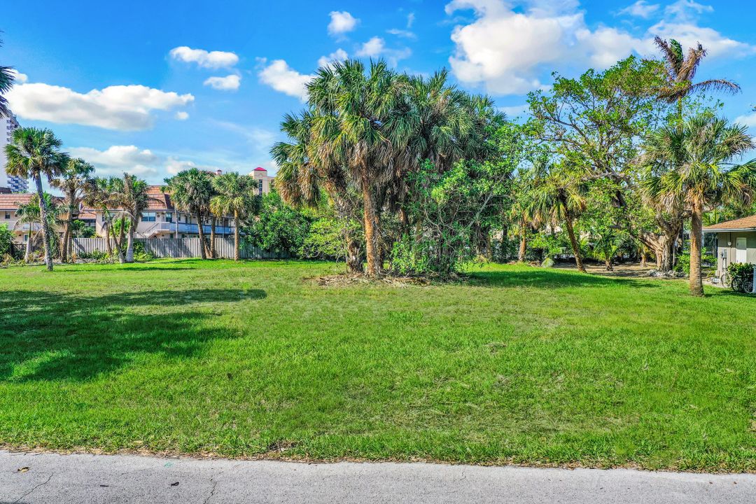 122 Greenbrier St, Marco Island, FL 34145