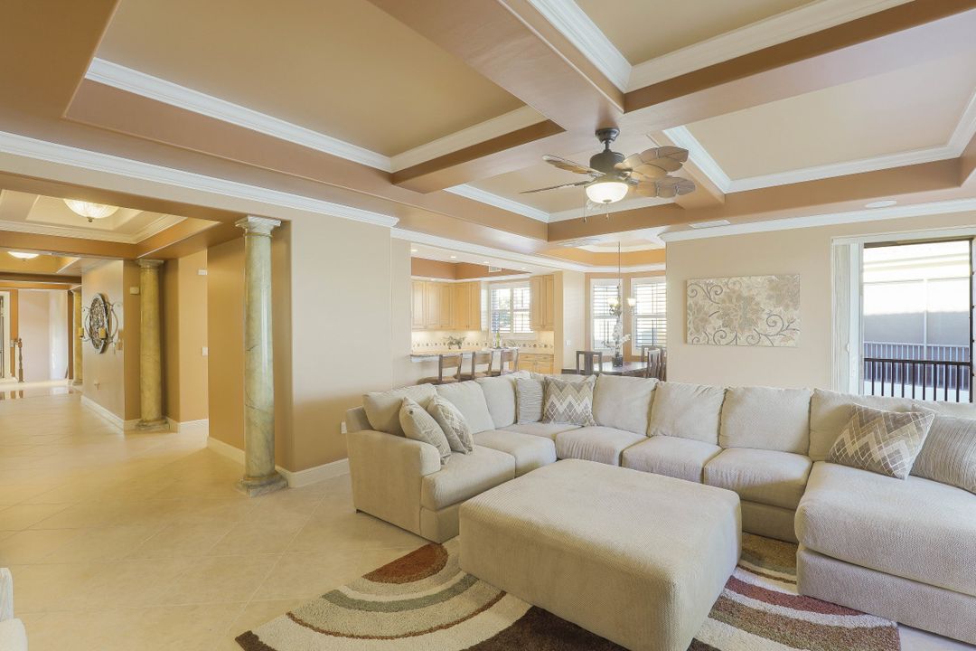 525 Avellino Isles Cir #33201, Naples, FL 34119