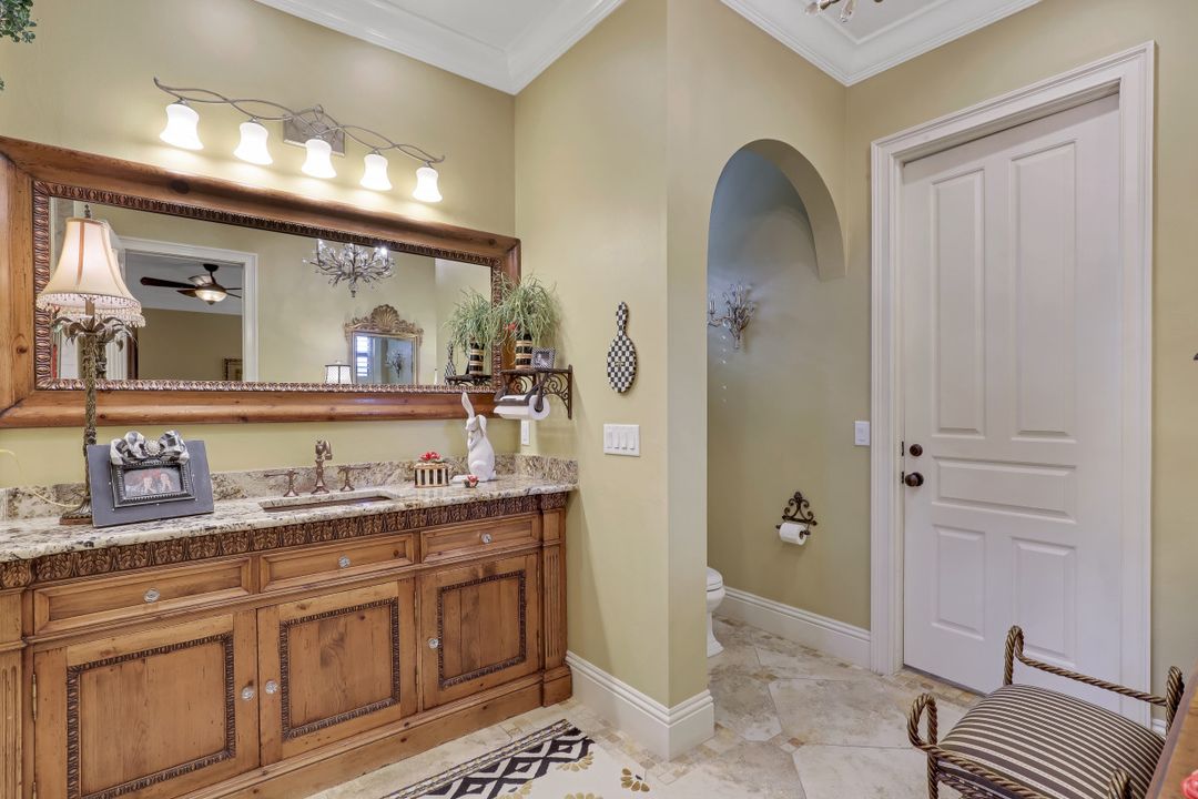 353 Chancery Cir, Naples, FL 34110