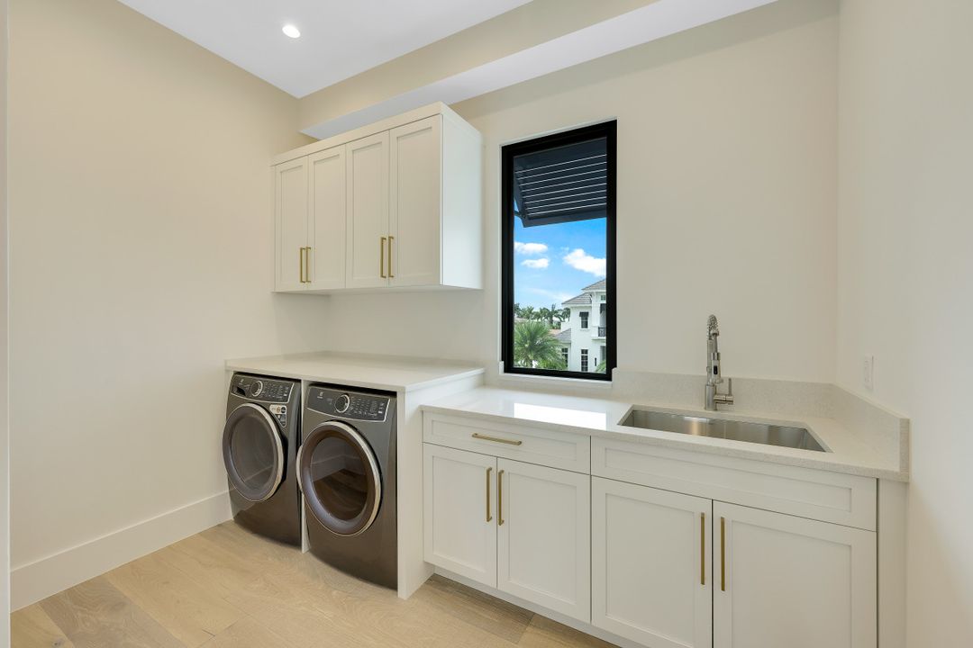 241 Egret Ave, Naples, FL 34108