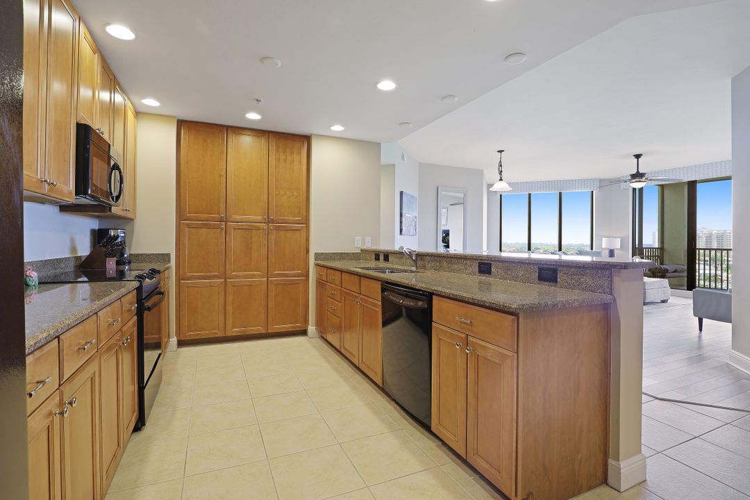 5793 Cape Harbour Dr #912, Cape Coral, FL 33914