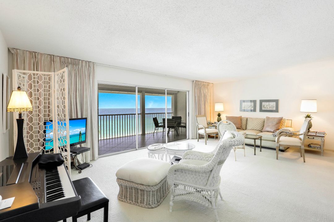 10573 Gulf Shore Dr #304, Naples, FL 34108