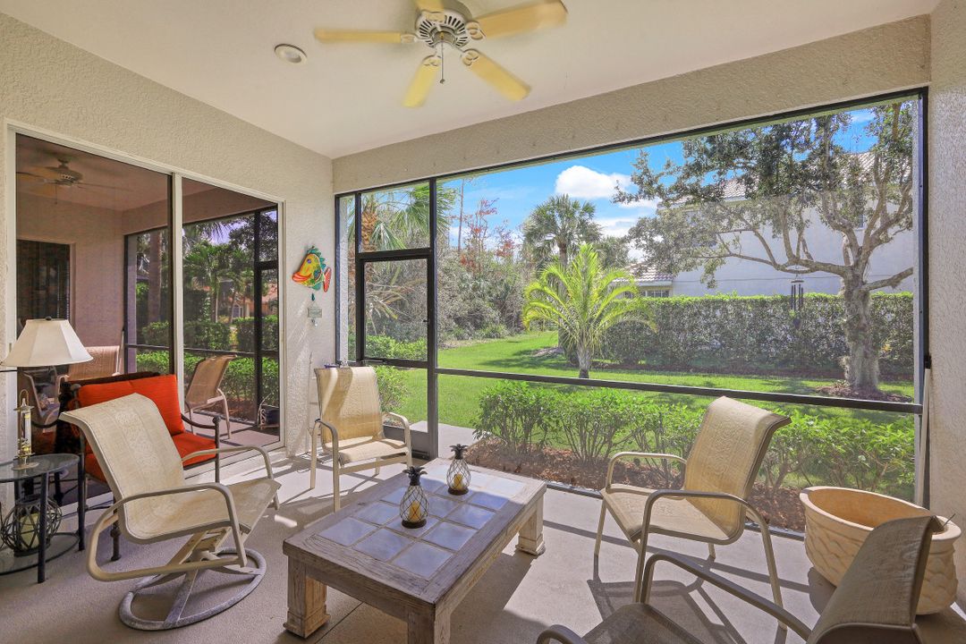 15842 Los Reyes Ln, Naples, FL 34110