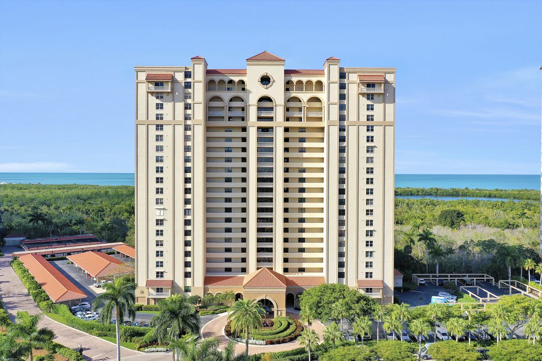 6585 Nicholas Blvd #305, Naples, FL 34108
