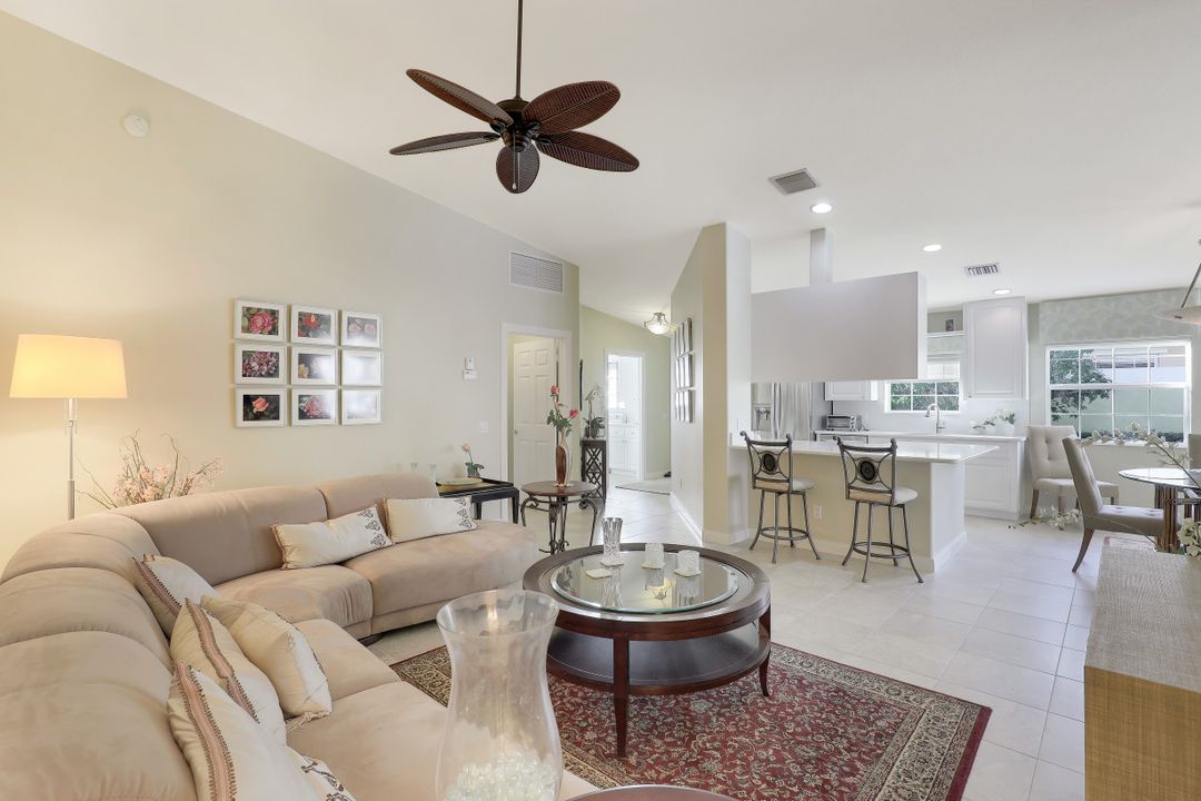 8113 Xenia Ln, Naples, FL 34114