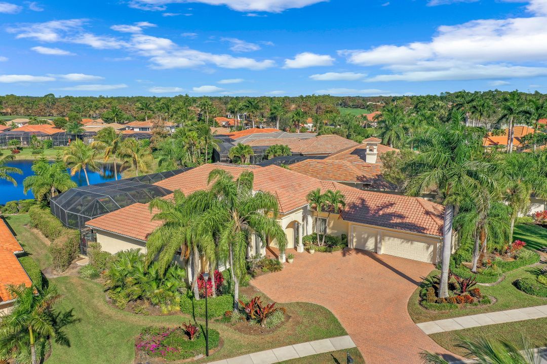 7417 Treeline Dr, Naples, FL 34119