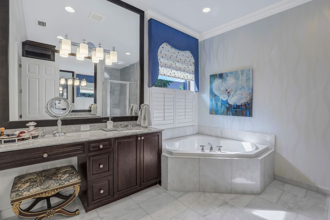 3987 Bering Ct, Naples, FL 34119