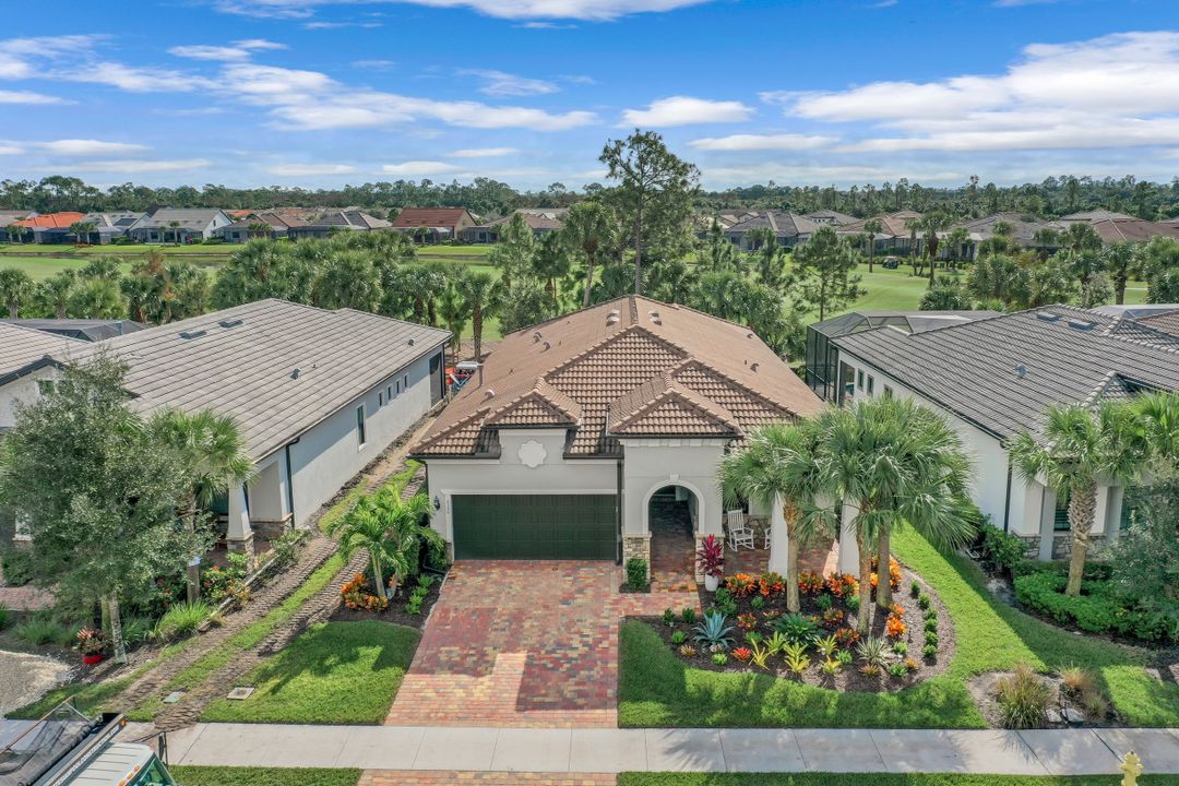 9350 Greyhawk Trl, Naples, FL 34120