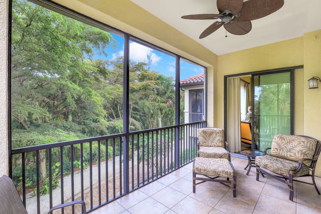 1025 Sandpiper St #E-203, Naples, FL 34102