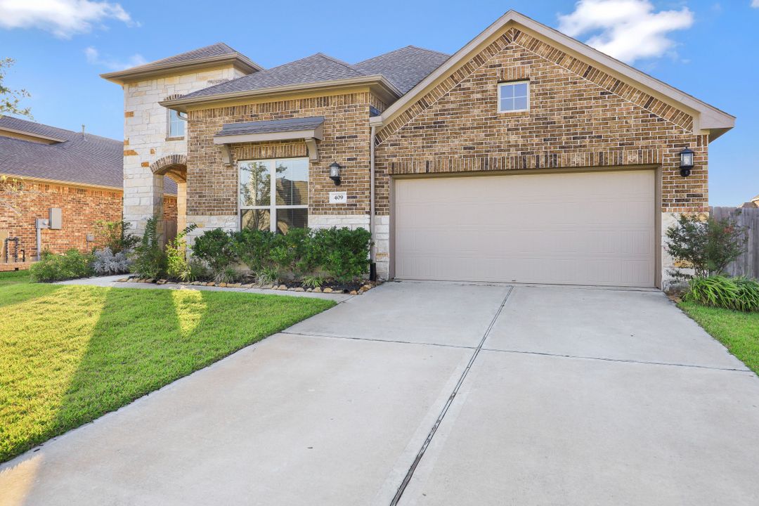 409 Westwood Dr, League City, TX 77573